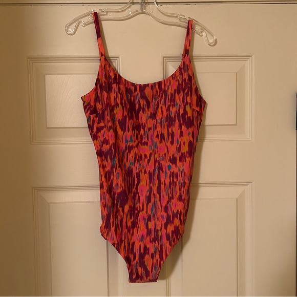 Lululemon Waterside One-Piece Swimsuit *B/C Cup
Harmonize Fluro Pink Multi - Picture 4 of 11